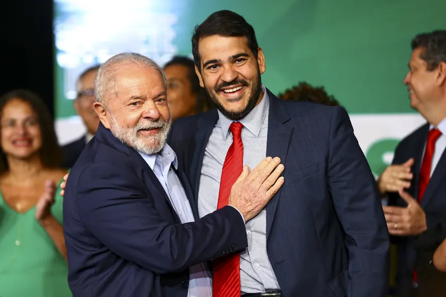 101584271-o-presidente-eleito-luiz-inacio-lula-da-silva-e-o-futuro-ministro-da-advocacia-geral-da-un